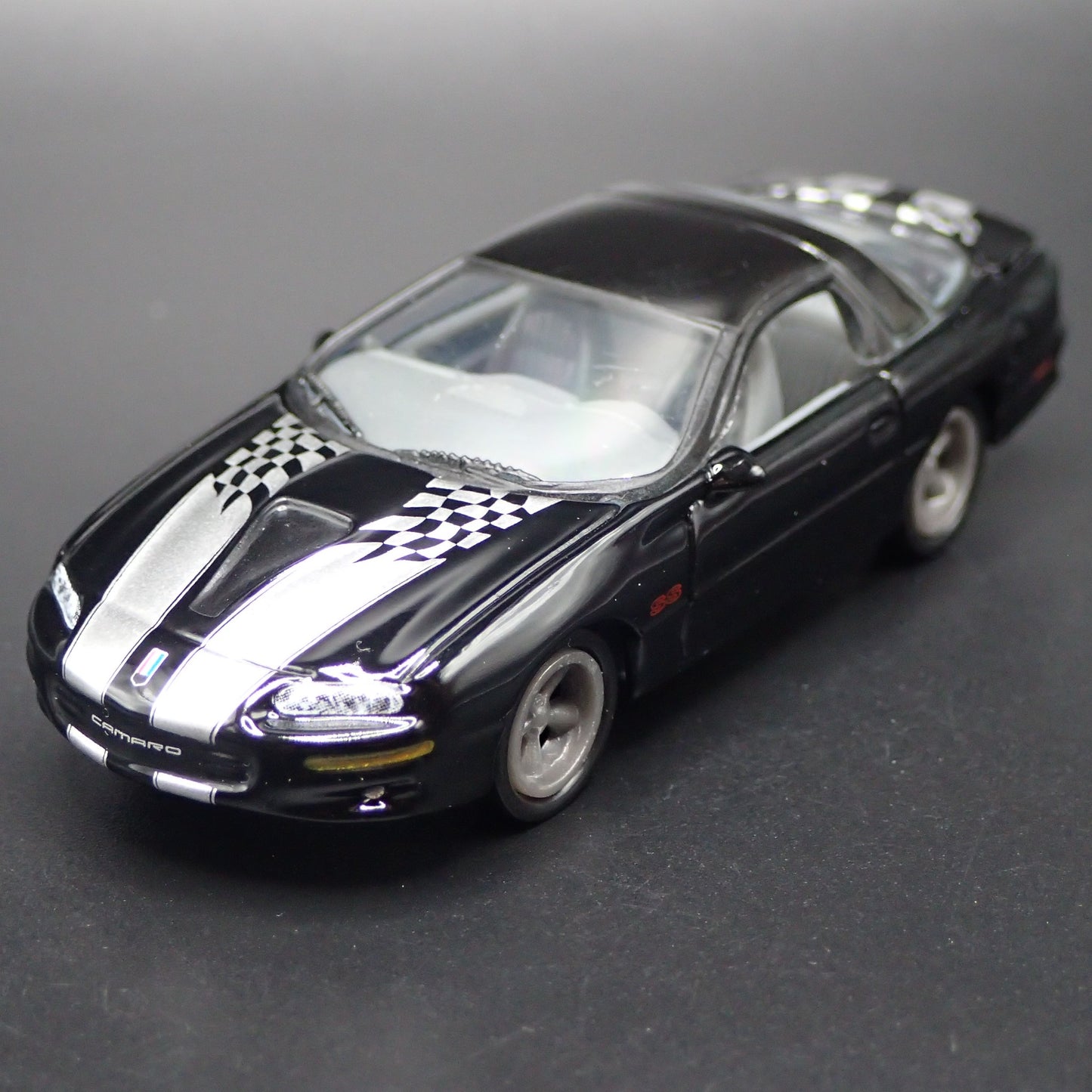 2002 CHEVY CHEVROLET CAMARO SS BLACK 35TH 1:64 SCALE DIORAMA DIECAST MODEL CAR
