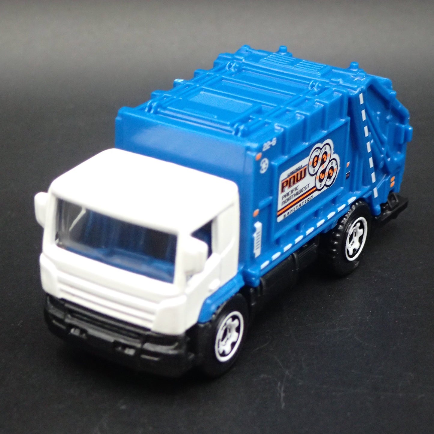 PACIFIC NORTHWEST GARBAGE RECYCLING TRASH TRUCK 1/64 MB SCALE DIECAST MODEL CAR