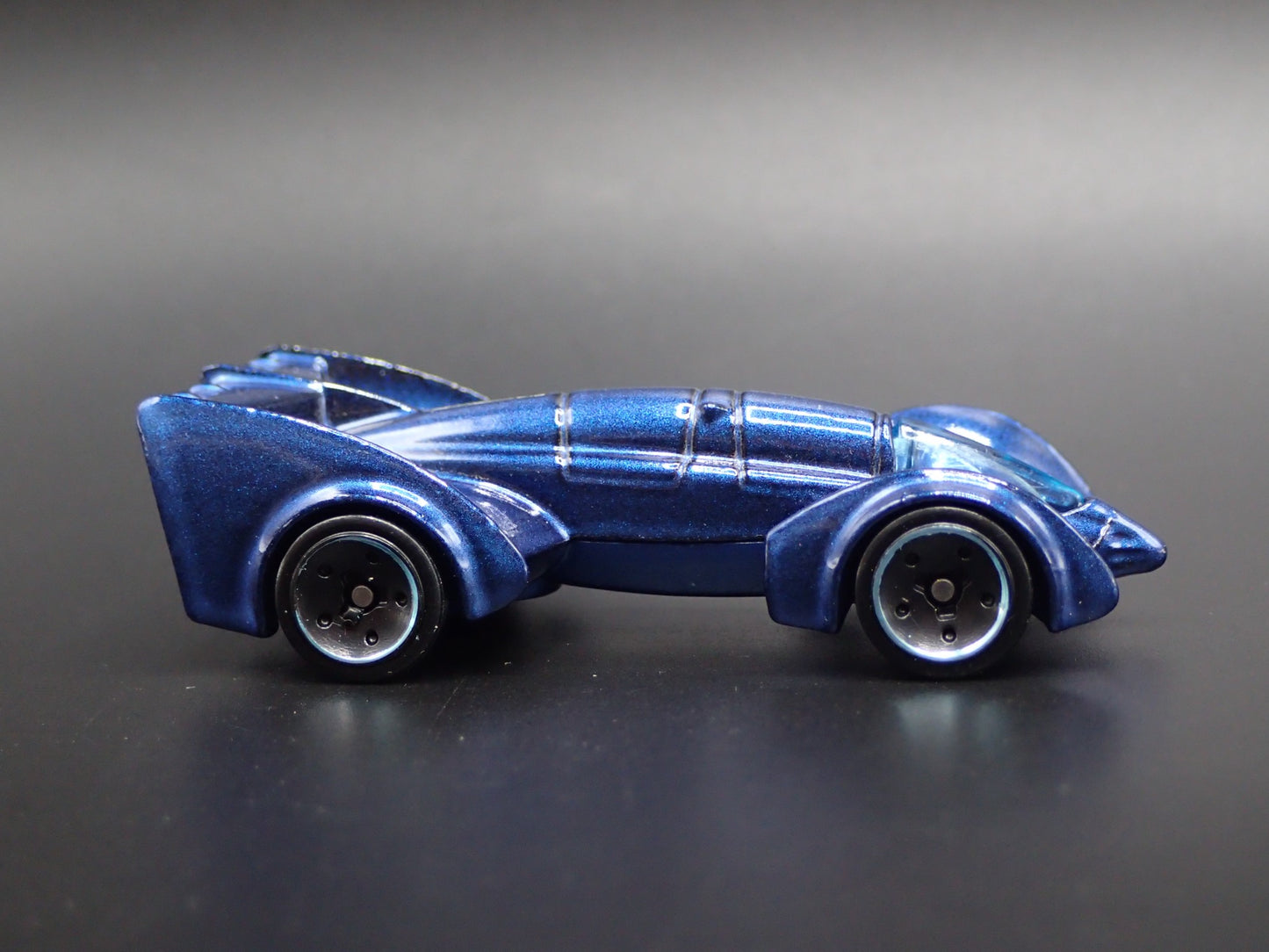 BATMAN LIVE TOUR BATMOBILE BLUE 1:64 SCALE COLLECTIBLE DIORAMA DIECAST MODEL CAR