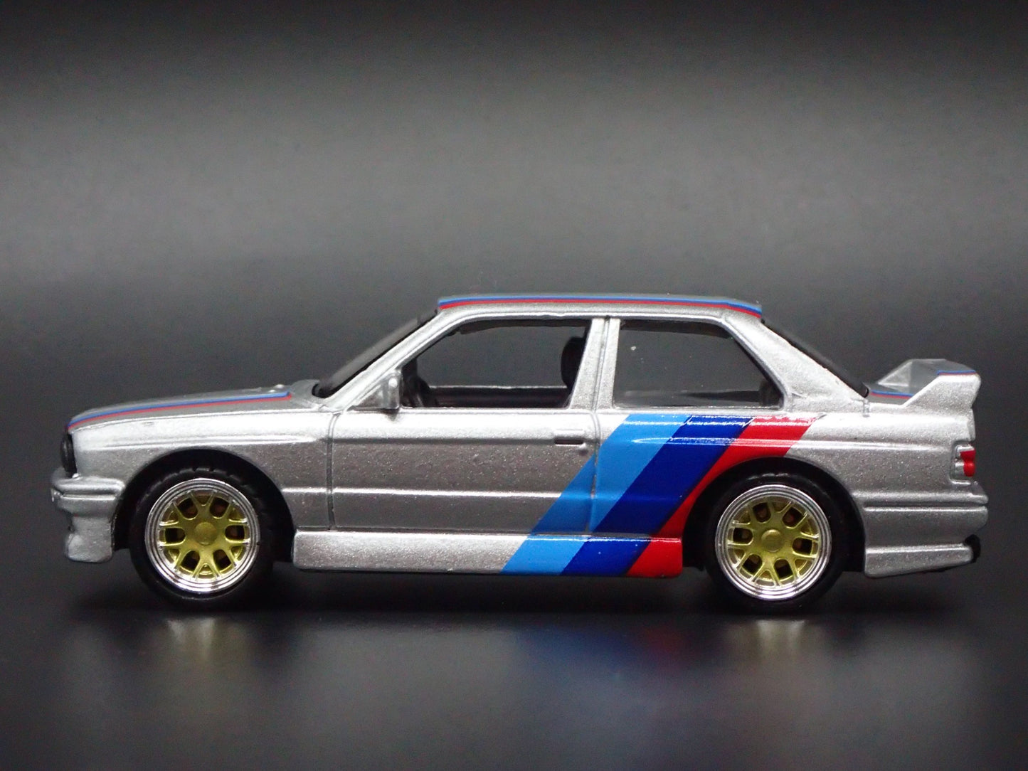1986-1991 BMW M3 E30 SILVER 1:64 SCALE COLLECTIBLE DIORAMA DIECAST MODEL CAR