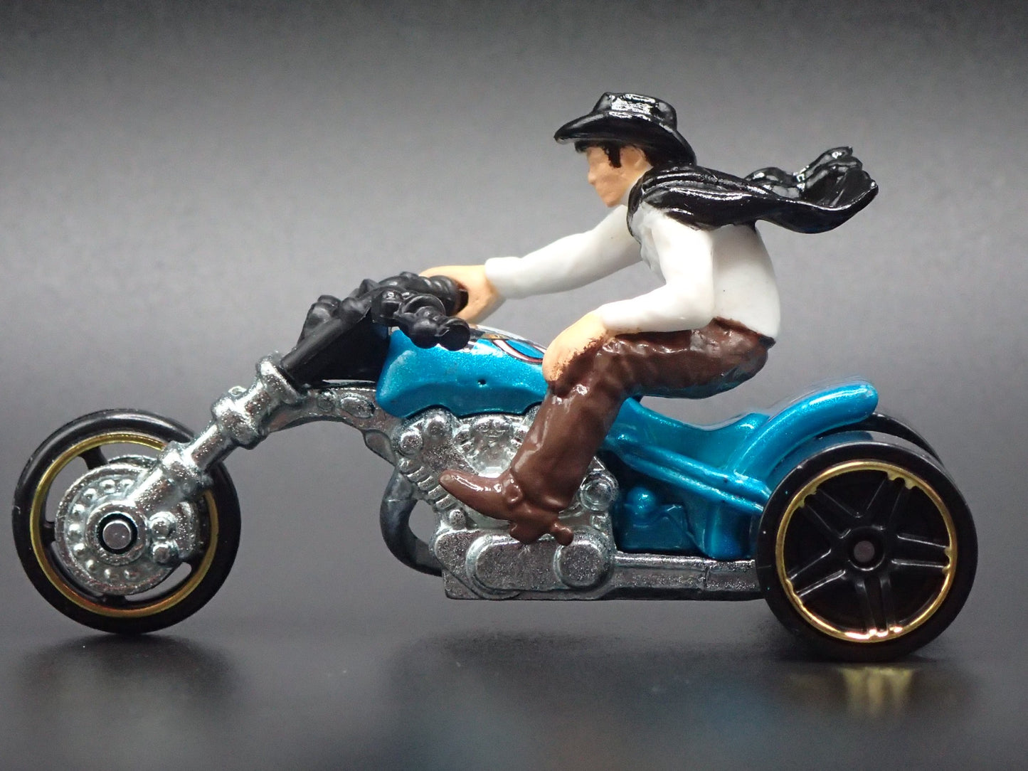 BLASTOUS MOTO 2 MOTORCYCLE HOT WHEELS 1:64 HW SCALE DIORAMA DIECAST MODEL CAR