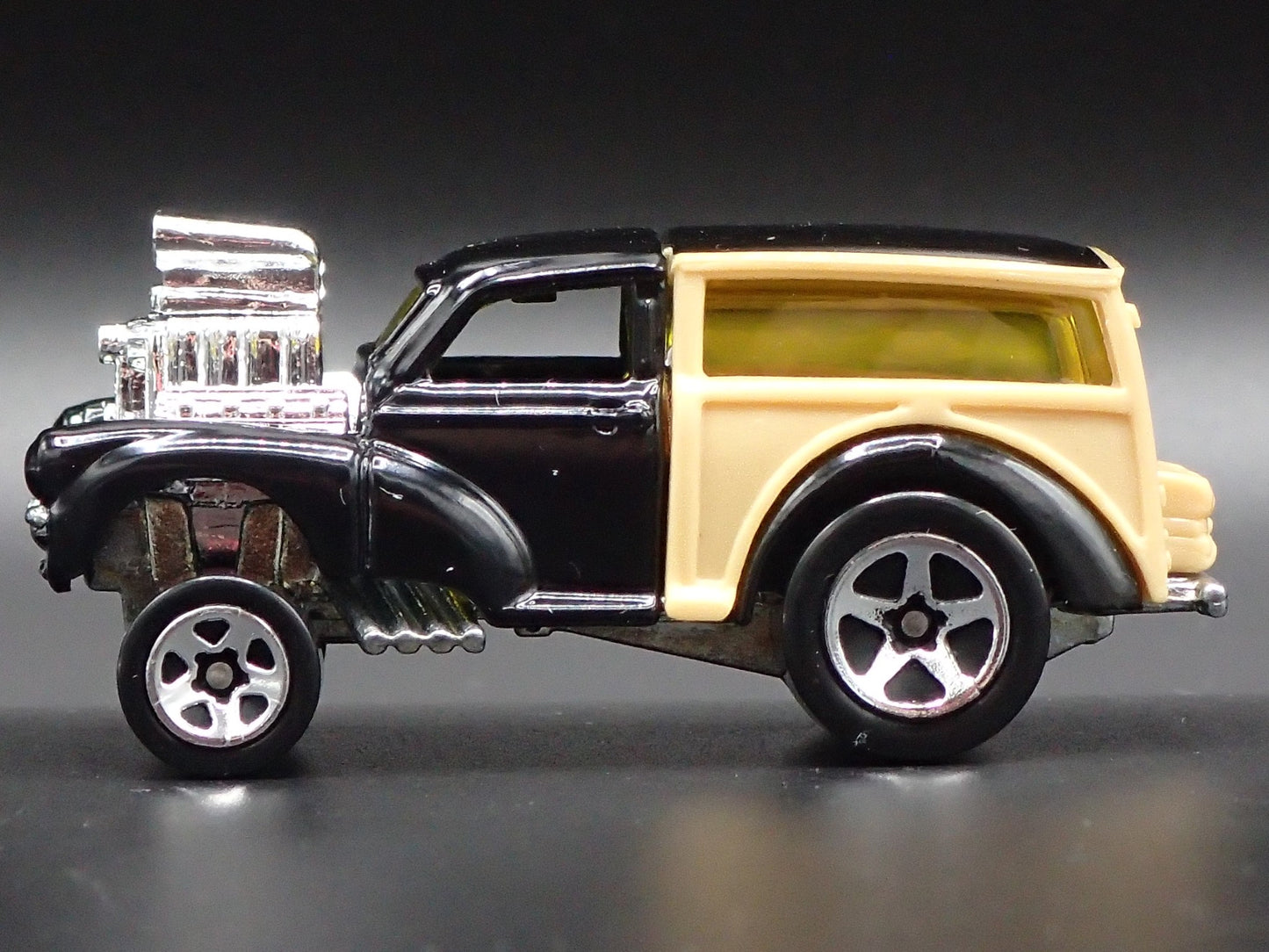 MORRIS WAGON GASSER NHRA BLACK 1:64 SCALE COLLECTIBLE DIORAMA DIECAST MODEL CAR
