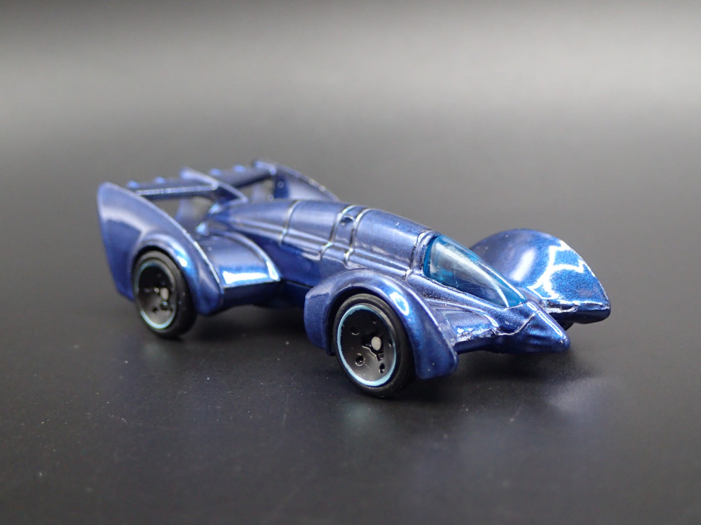 BATMAN LIVE TOUR BATMOBILE BLUE 1:64 SCALE COLLECTIBLE DIORAMA DIECAST MODEL CAR