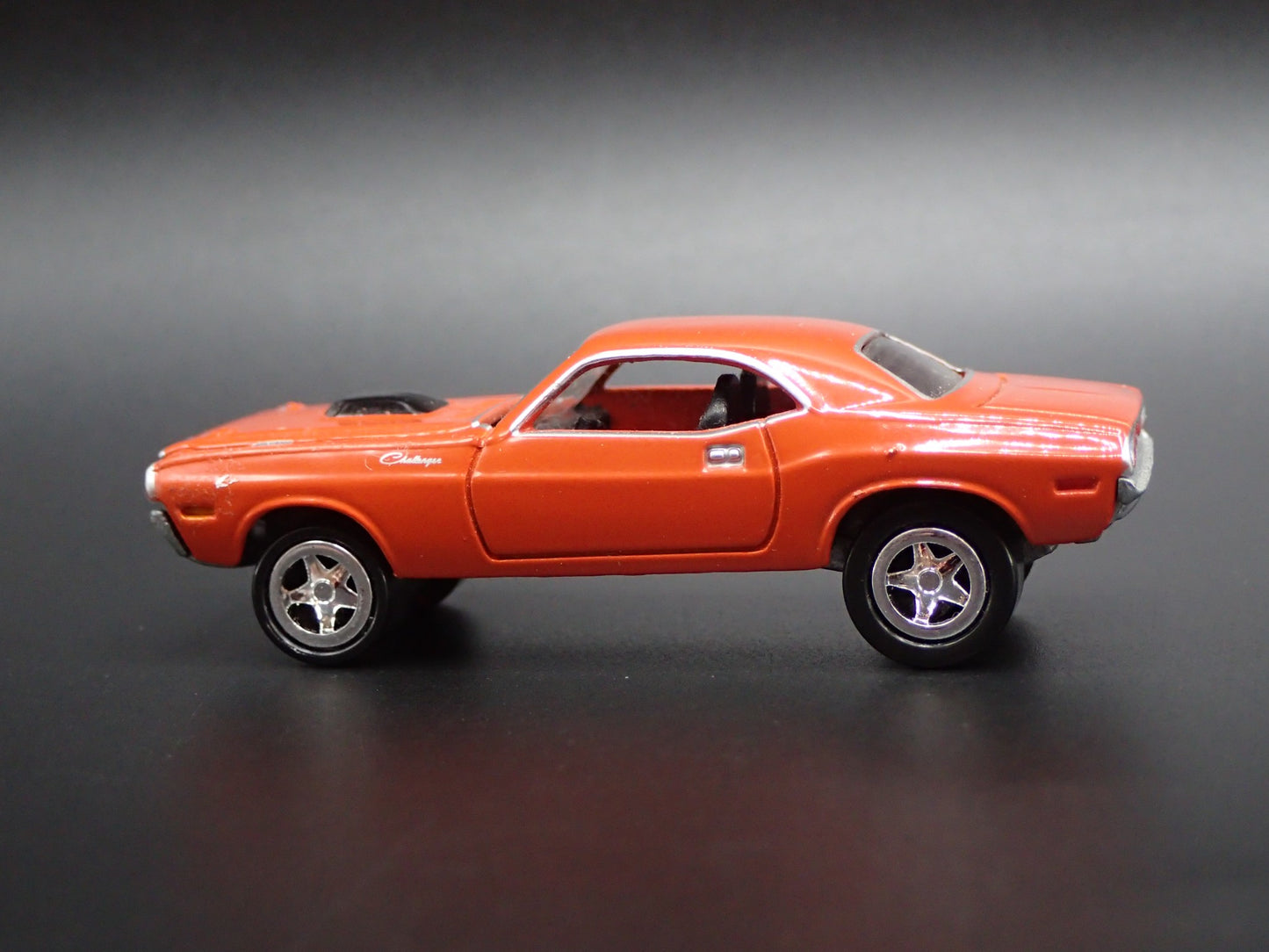 1970 70 DODGE CHALLENGER ORANGE 1:64 SCALE COLLECTIBLE DIORAMA DIECAST MODEL CAR