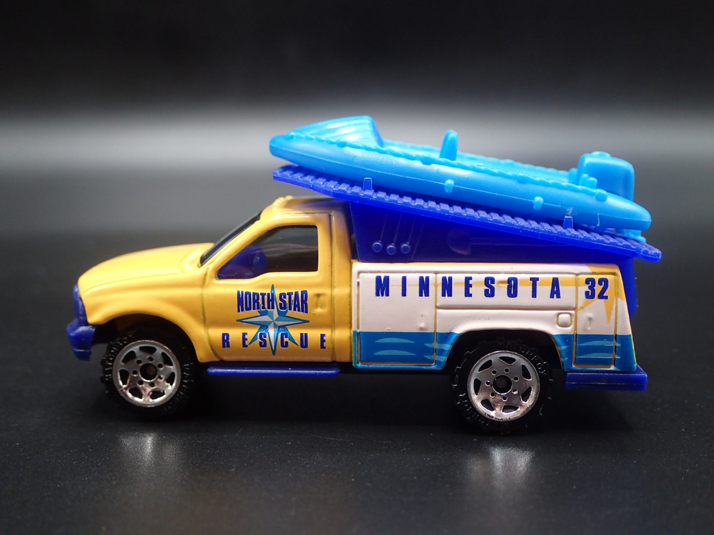 FORD F SERIES RESCUE TRUCK W RAFT MINNESOTA 1:79 SCALE DIORAMA DIECAST MODEL CAR