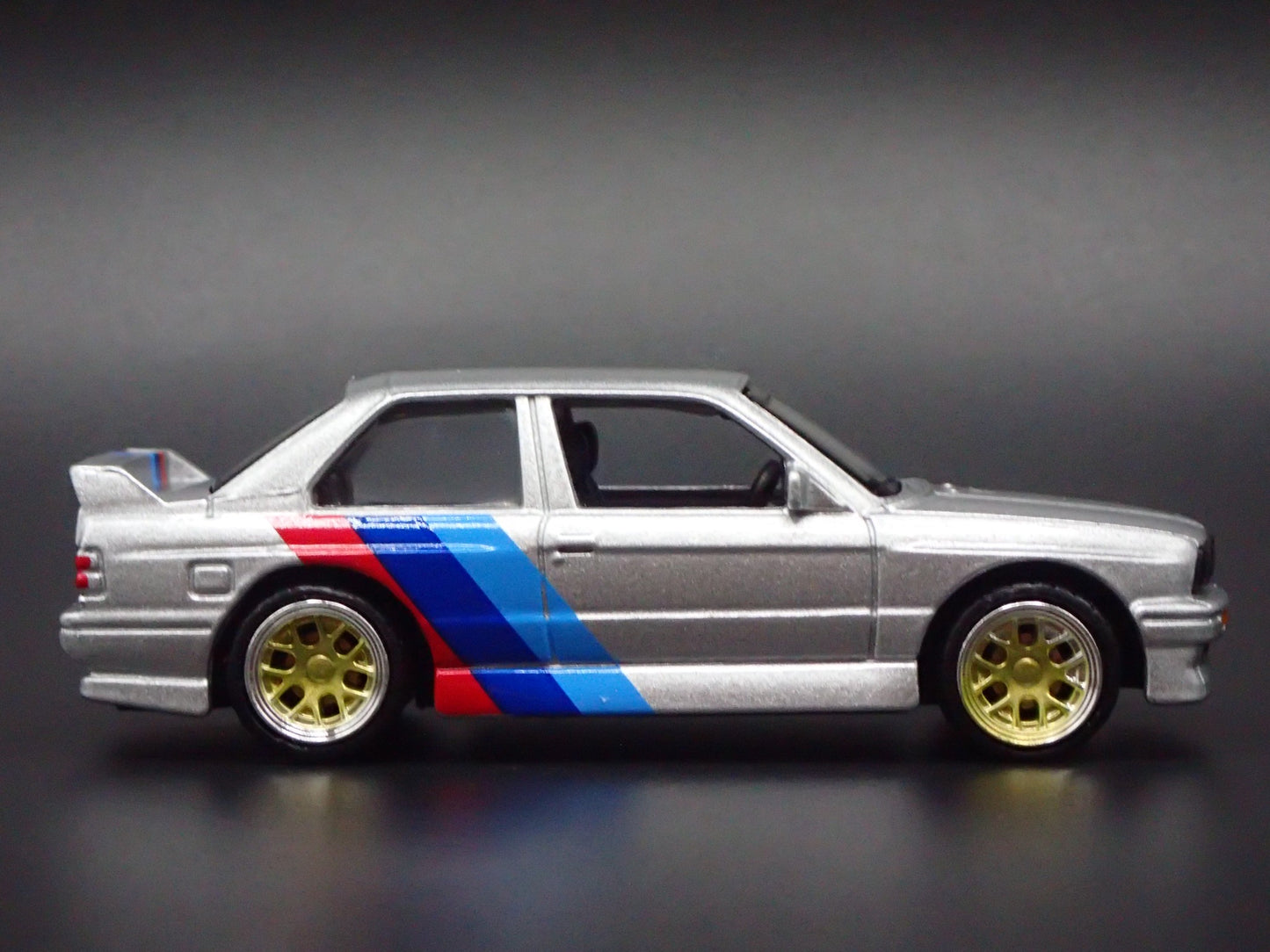 1986-1991 BMW M3 E30 SILVER 1:64 SCALE COLLECTIBLE DIORAMA DIECAST MODEL CAR