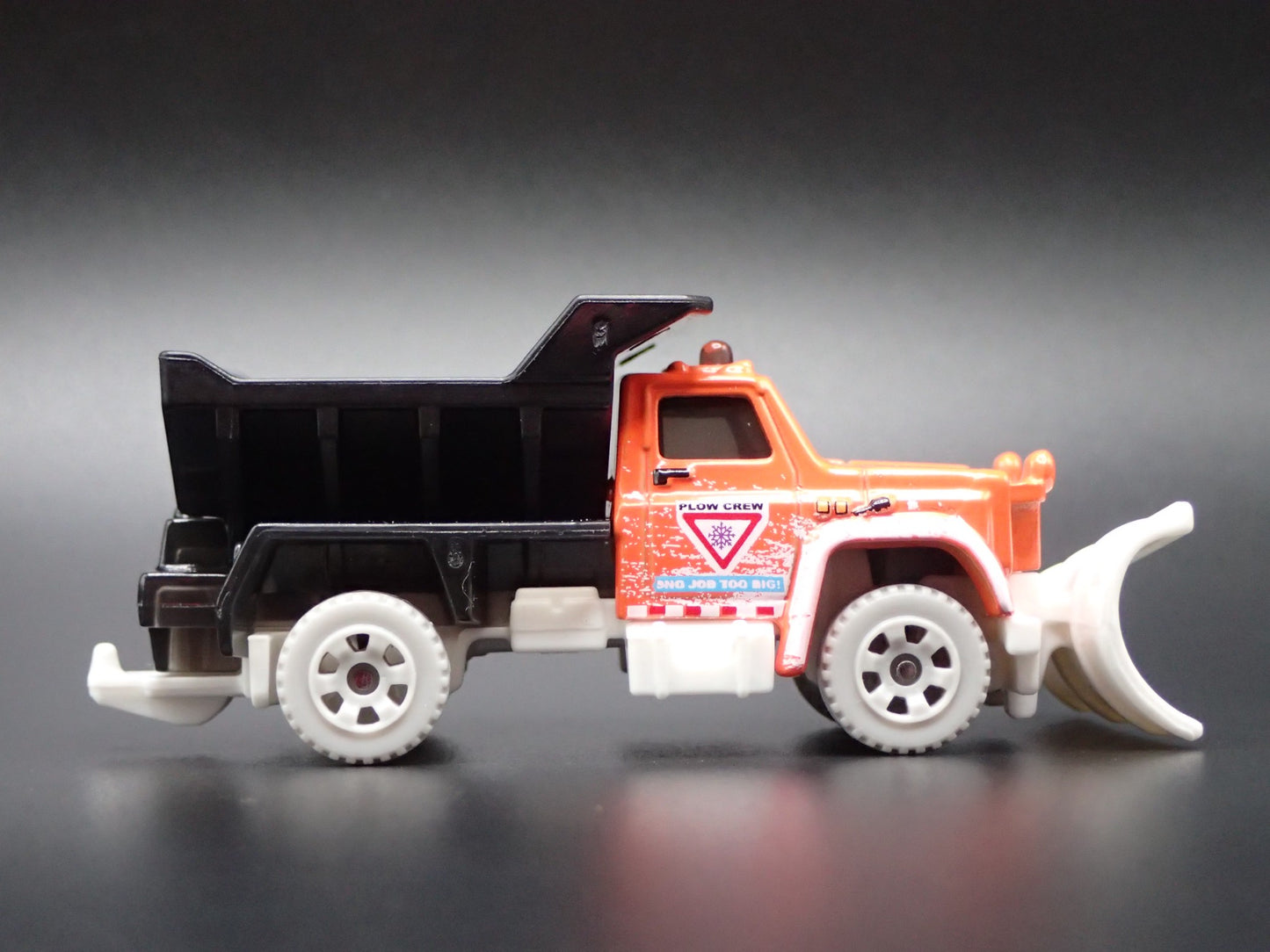 CHEVROLET TRUCK SNOW PLOW ROAD MAINTANCE W HITCH 1:64 MB SCALE DIECAST MODEL CAR