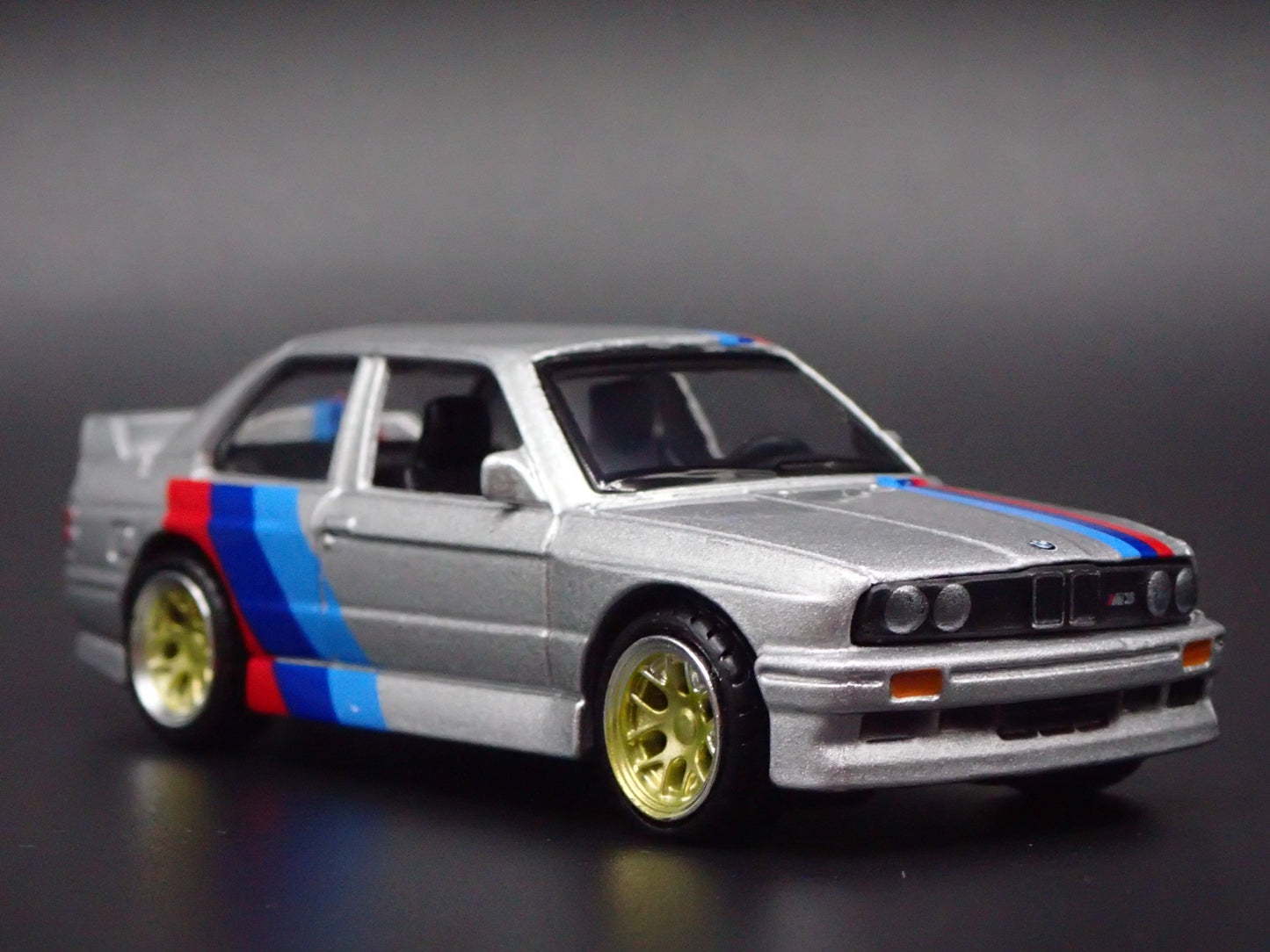 1986-1991 BMW M3 E30 SILVER 1:64 SCALE COLLECTIBLE DIORAMA DIECAST MODEL CAR