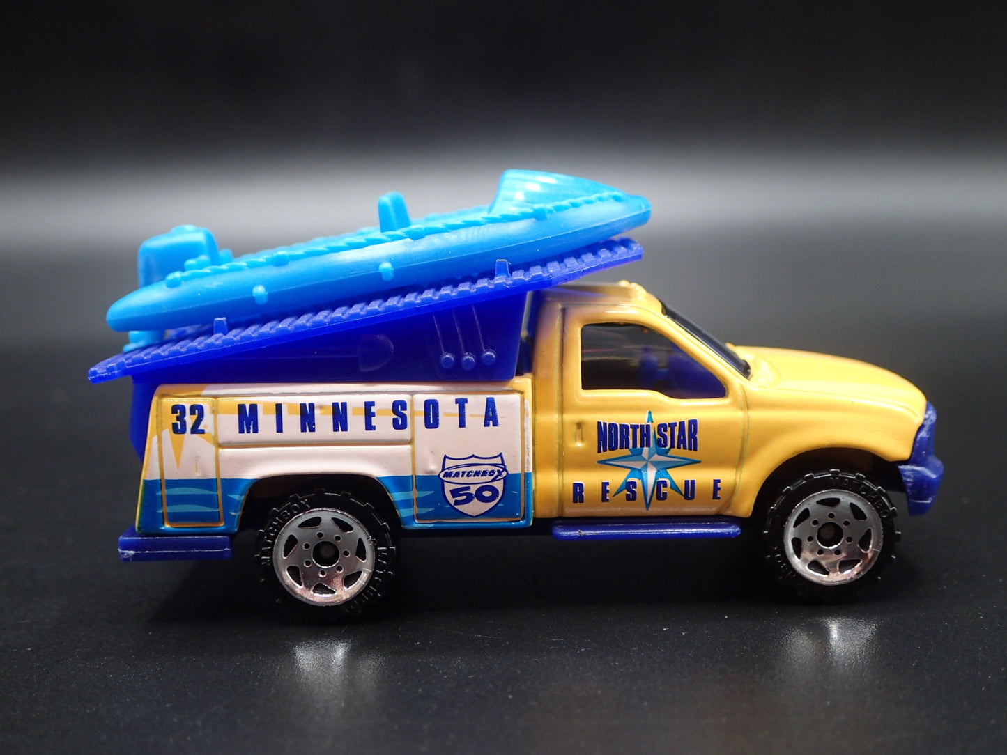 FORD F SERIES RESCUE TRUCK W RAFT MINNESOTA 1:79 SCALE DIORAMA DIECAST MODEL CAR