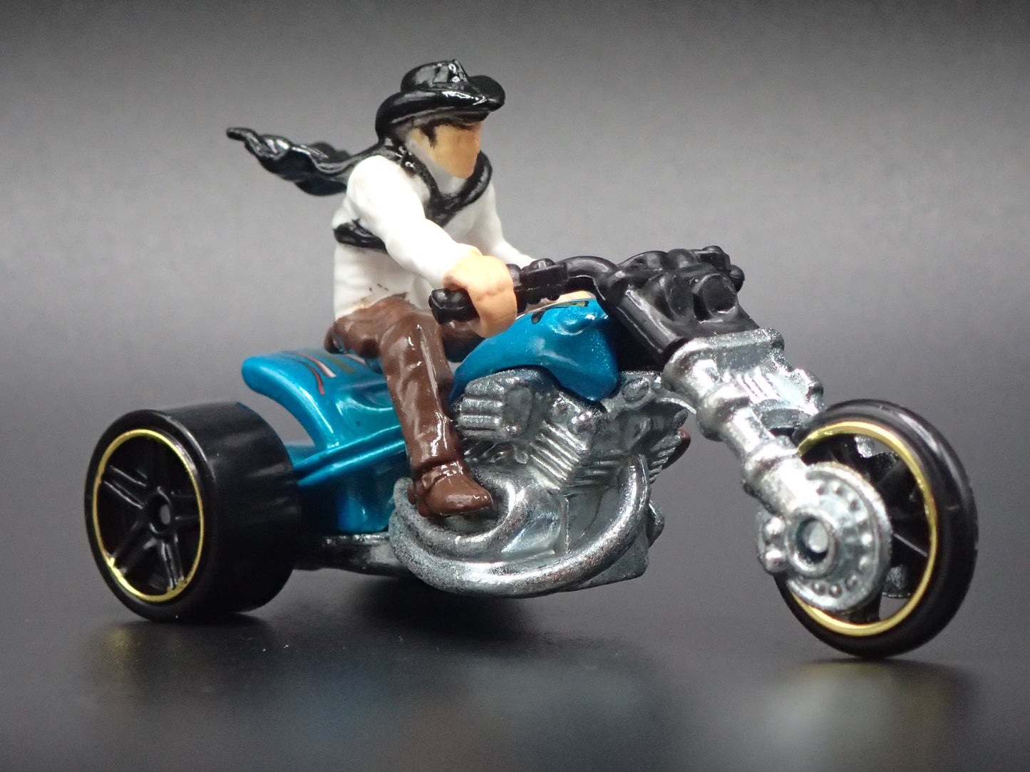 BLASTOUS MOTO 2 MOTORCYCLE HOT WHEELS 1:64 HW SCALE DIORAMA DIECAST MODEL CAR