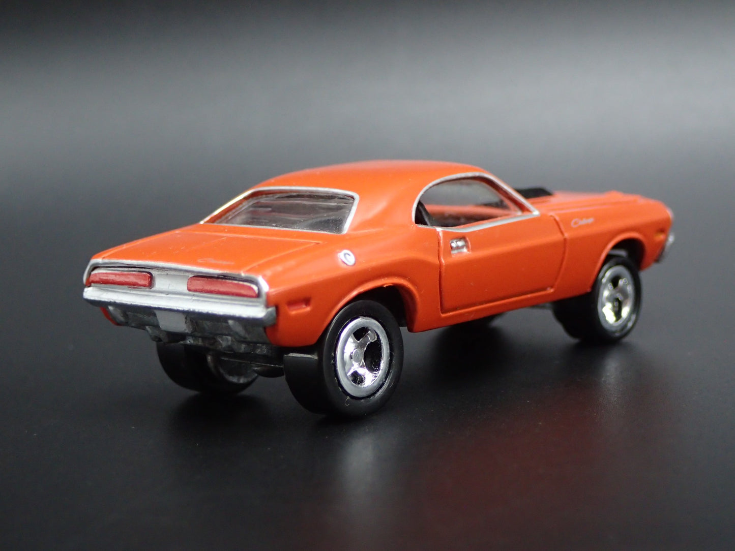 1970 70 DODGE CHALLENGER ORANGE 1:64 SCALE COLLECTIBLE DIORAMA DIECAST MODEL CAR