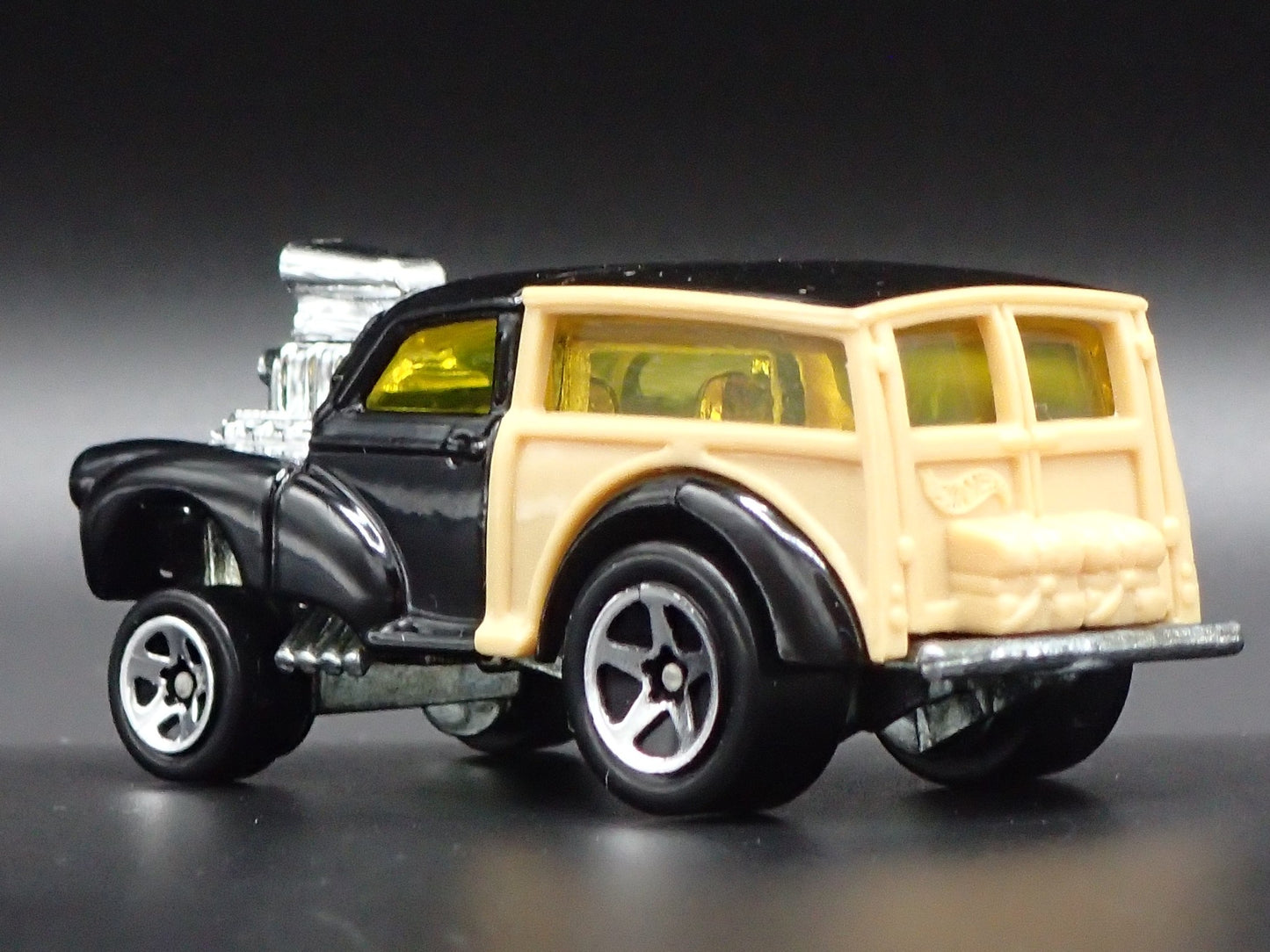 MORRIS WAGON GASSER NHRA BLACK 1:64 SCALE COLLECTIBLE DIORAMA DIECAST MODEL CAR