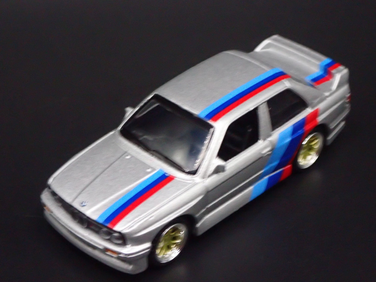 1986-1991 BMW M3 E30 SILVER 1:64 SCALE COLLECTIBLE DIORAMA DIECAST MODEL CAR