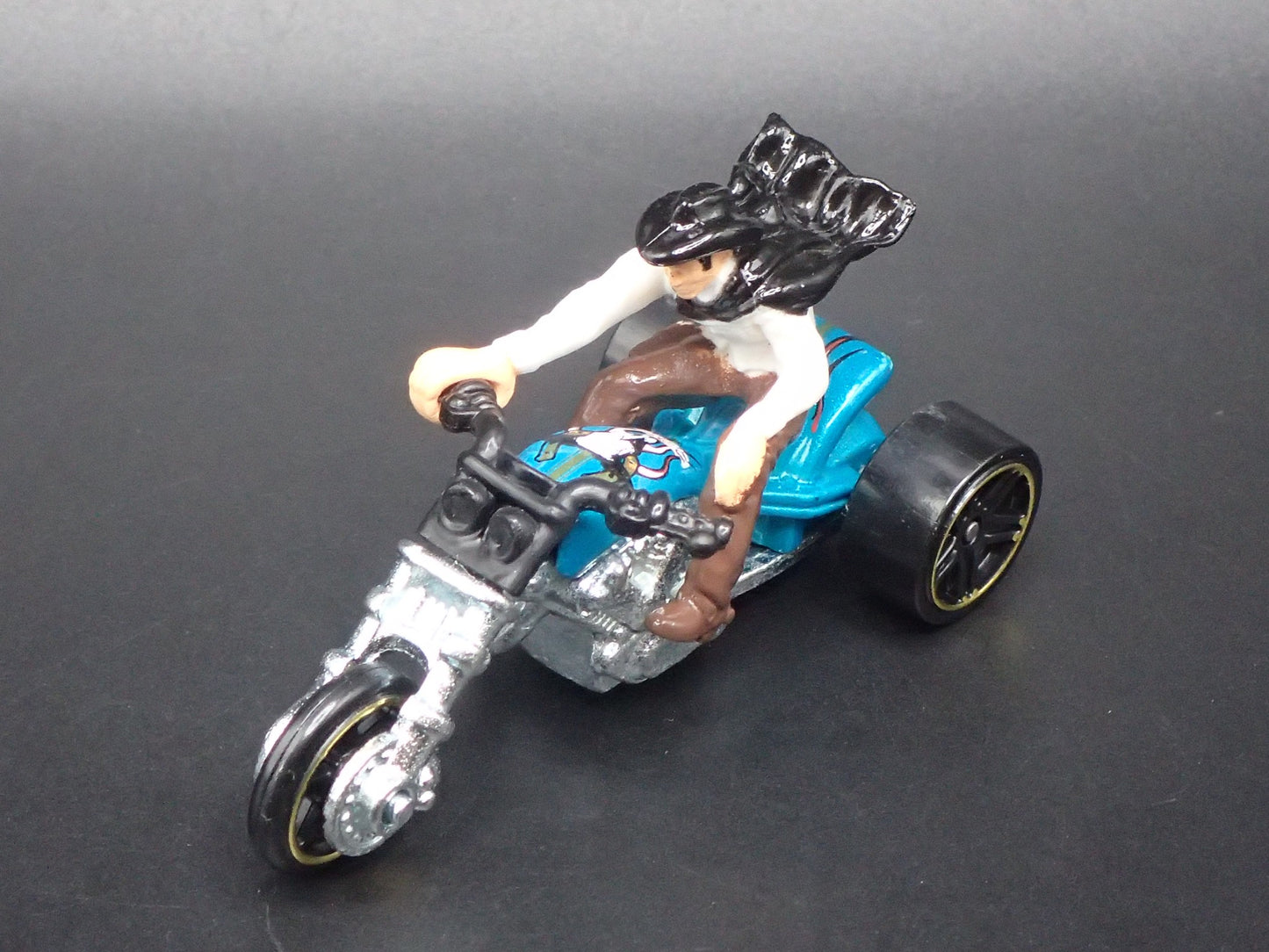 BLASTOUS MOTO 2 MOTORCYCLE HOT WHEELS 1:64 HW SCALE DIORAMA DIECAST MODEL CAR