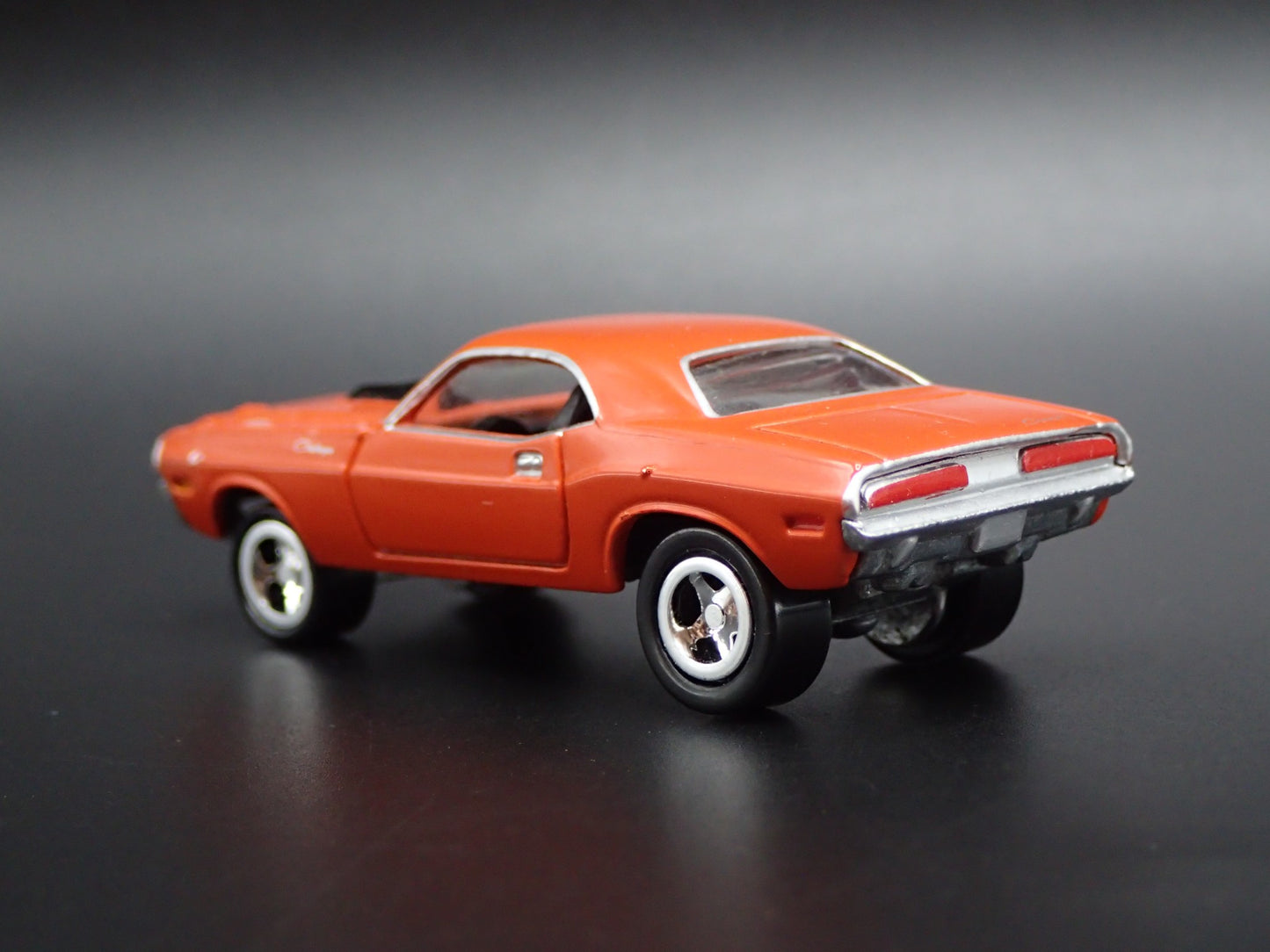 1970 70 DODGE CHALLENGER ORANGE 1:64 SCALE COLLECTIBLE DIORAMA DIECAST MODEL CAR
