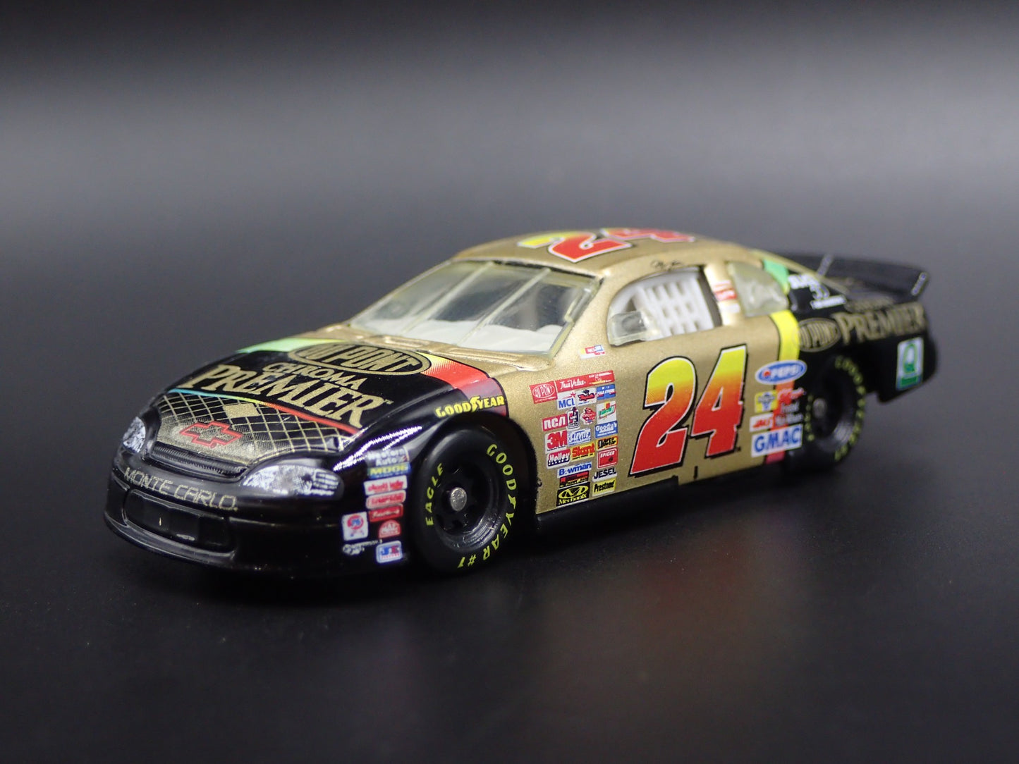 2000 CHEVY CHEVROLET MONTE CARLO JEFF GORDON NASCAR 1:64 SCALE DIECAST MODEL CAR