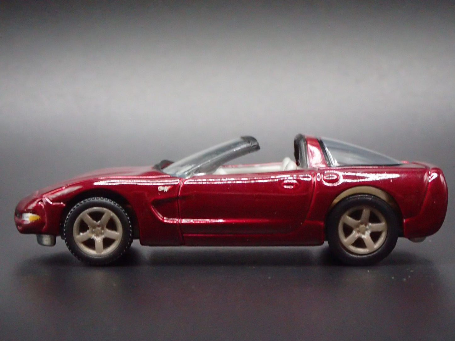 2003 03 CHEVY CHEVROLET CORVETTE C5 50TH DARK RED 1:64 SCALE DIECAST MODEL CAR