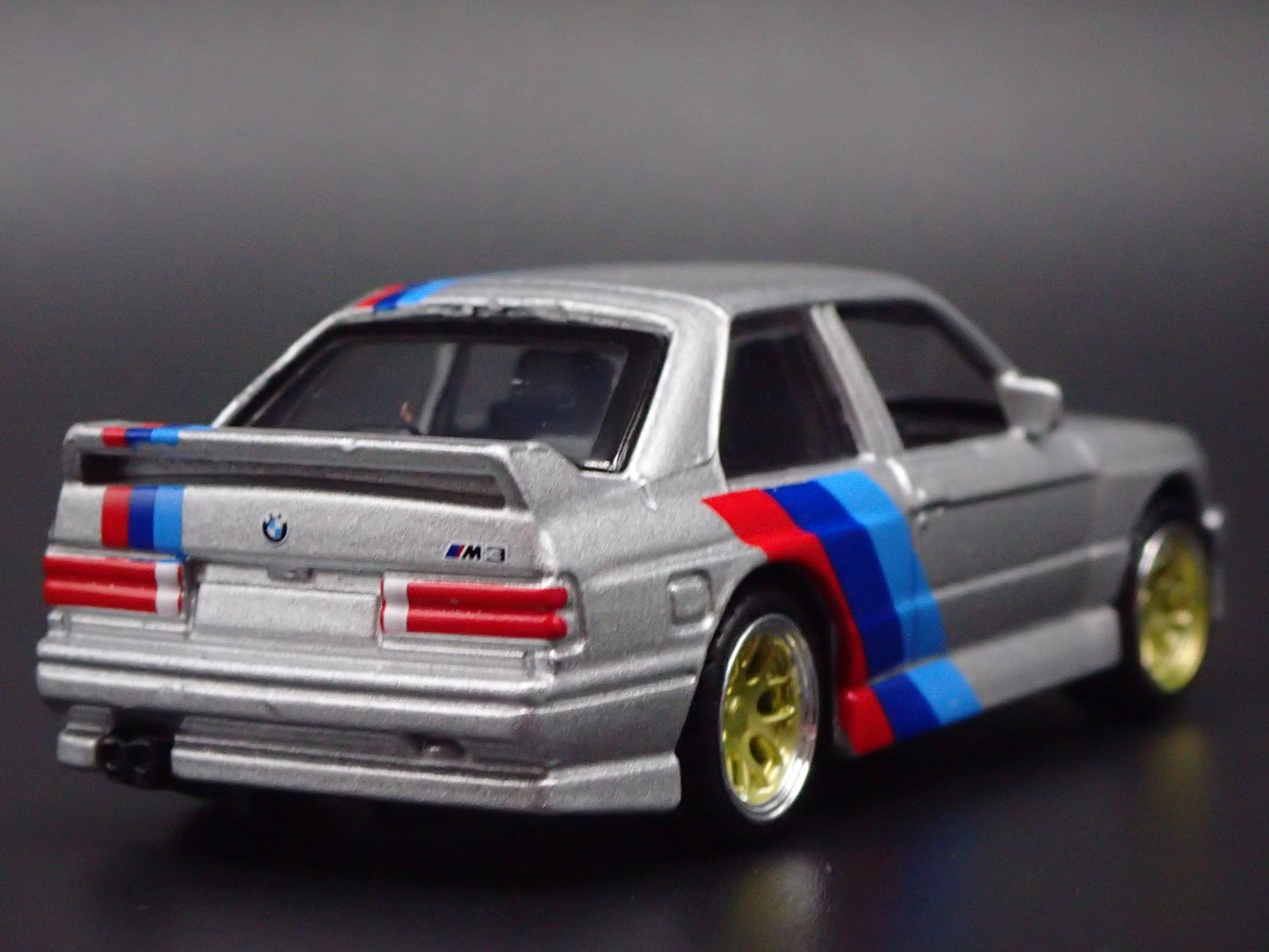 1986-1991 BMW M3 E30 SILVER 1:64 SCALE COLLECTIBLE DIORAMA DIECAST MODEL CAR