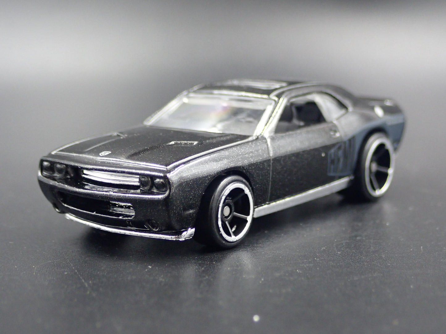 2008-2023 DODGE CHALLENGER SRT8 1/64 SCALE COLLECTIBLE DIORAMA DIECAST MODEL CAR