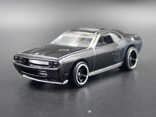 2008-2023 DODGE CHALLENGER SRT8 1/64 SCALE COLLECTIBLE DIORAMA DIECAST MODEL CAR