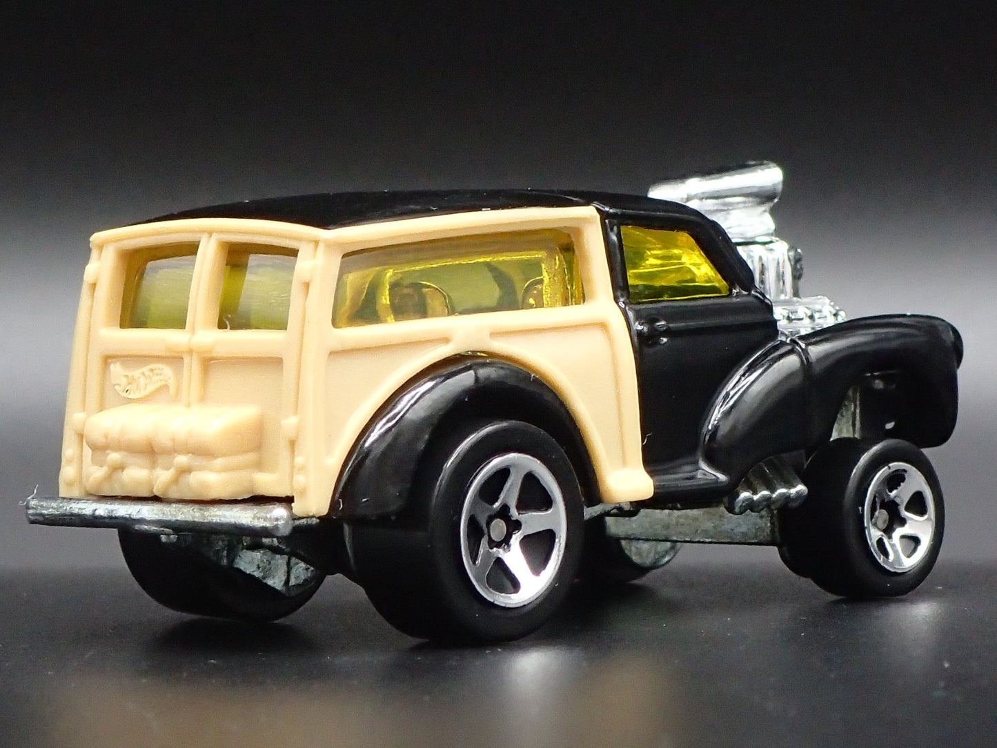 MORRIS WAGON GASSER NHRA BLACK 1:64 SCALE COLLECTIBLE DIORAMA DIECAST MODEL CAR