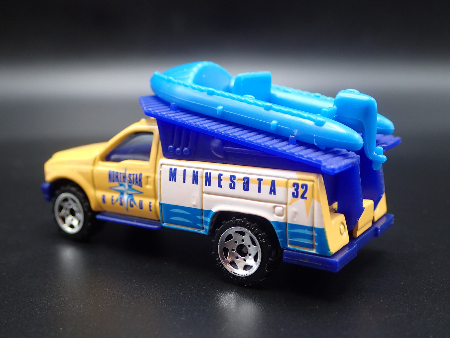 FORD F SERIES RESCUE TRUCK W RAFT MINNESOTA 1:79 SCALE DIORAMA DIECAST MODEL CAR