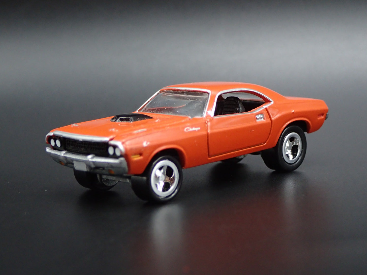 1970 70 DODGE CHALLENGER ORANGE 1:64 SCALE COLLECTIBLE DIORAMA DIECAST MODEL CAR