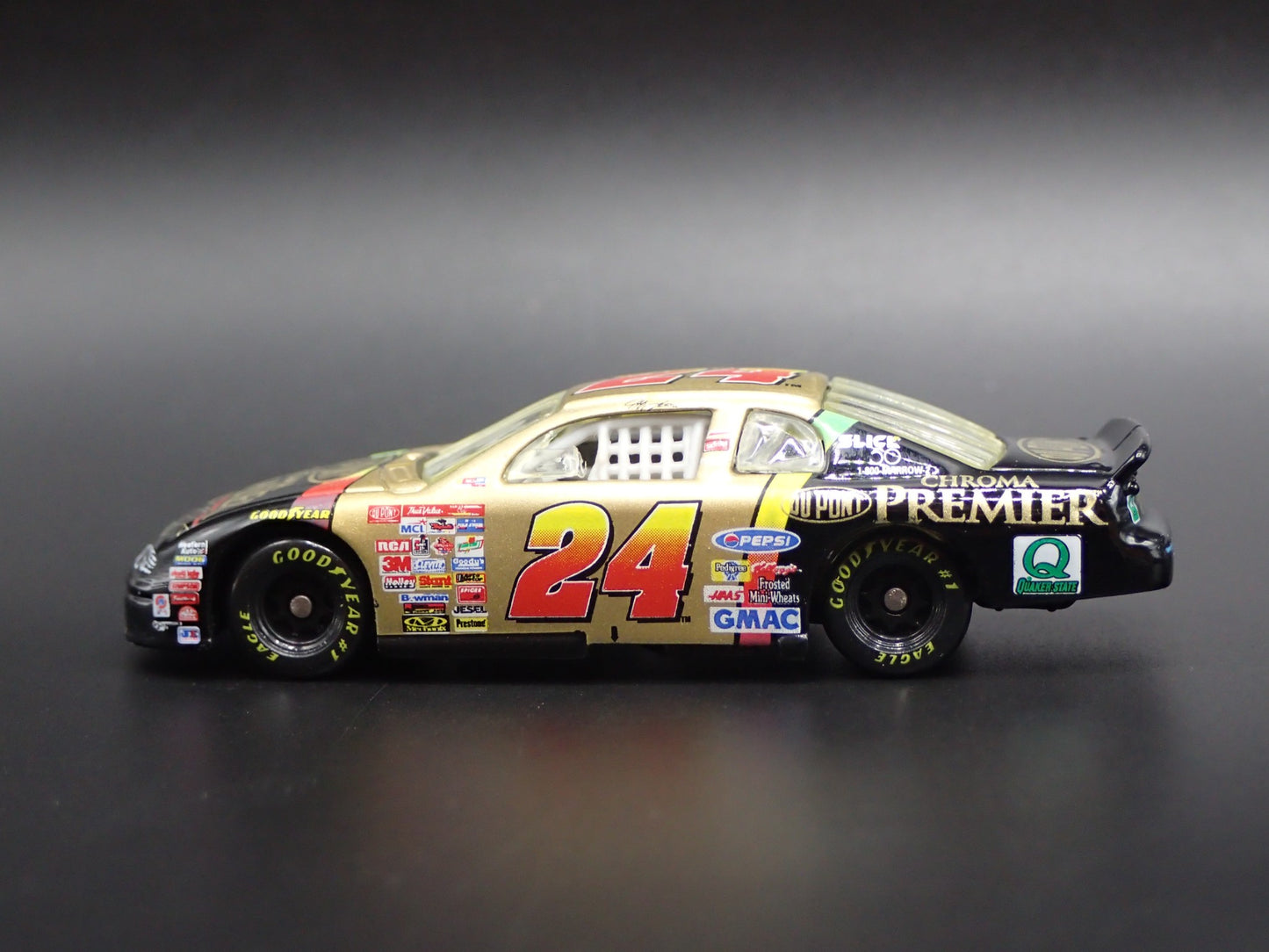 2000 CHEVY CHEVROLET MONTE CARLO JEFF GORDON NASCAR 1:64 SCALE DIECAST MODEL CAR