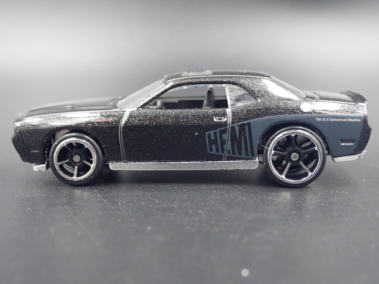 2008-2023 DODGE CHALLENGER SRT8 1/64 SCALE COLLECTIBLE DIORAMA DIECAST MODEL CAR