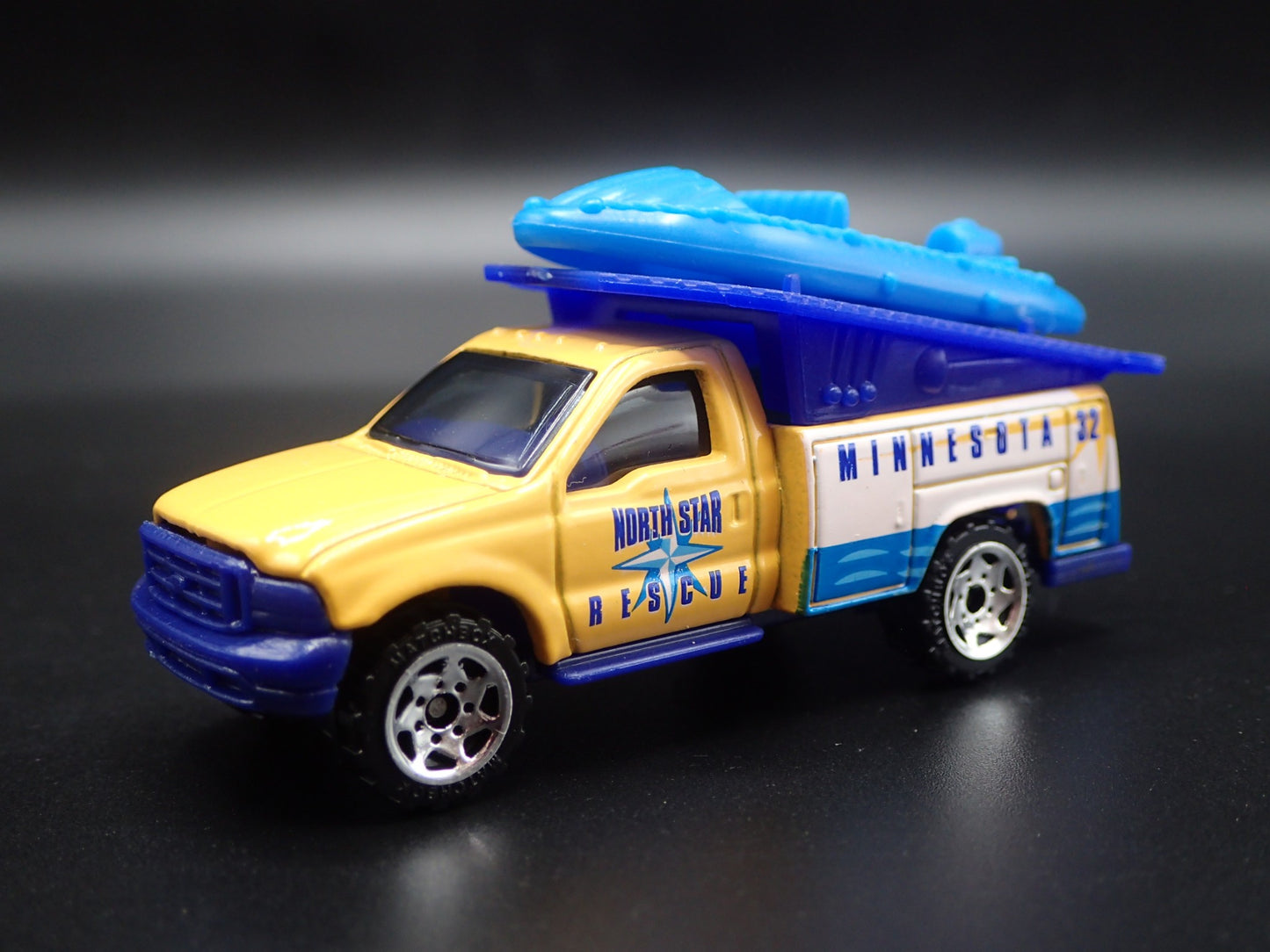 FORD F SERIES RESCUE TRUCK W RAFT MINNESOTA 1:79 SCALE DIORAMA DIECAST MODEL CAR