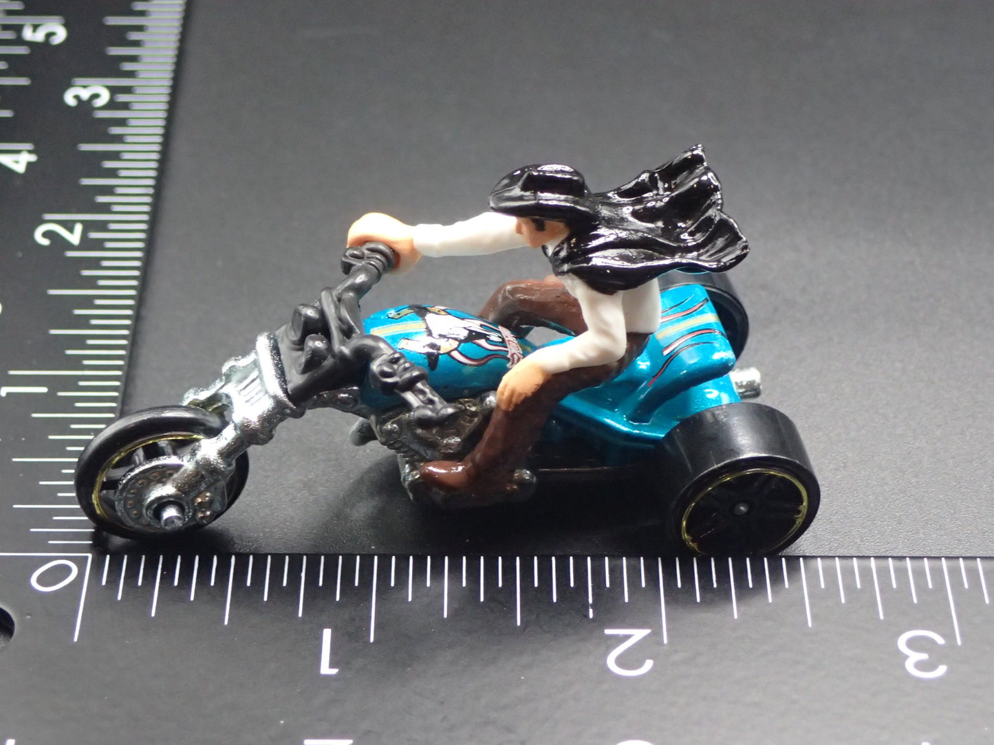 BLASTOUS MOTO 2 MOTORCYCLE HOT WHEELS 1:64 HW SCALE DIORAMA DIECAST MODEL CAR