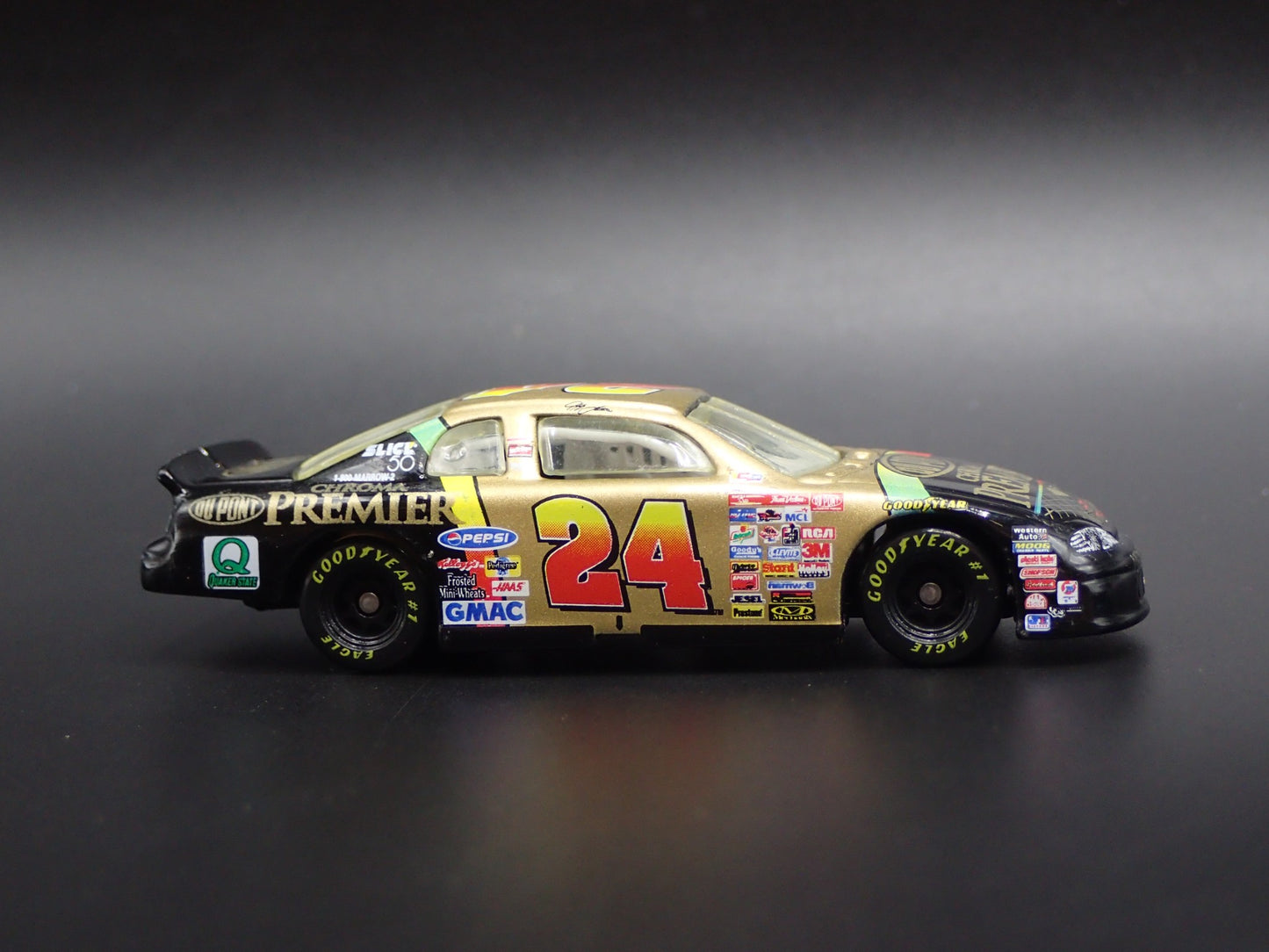 2000 CHEVY CHEVROLET MONTE CARLO JEFF GORDON NASCAR 1:64 SCALE DIECAST MODEL CAR