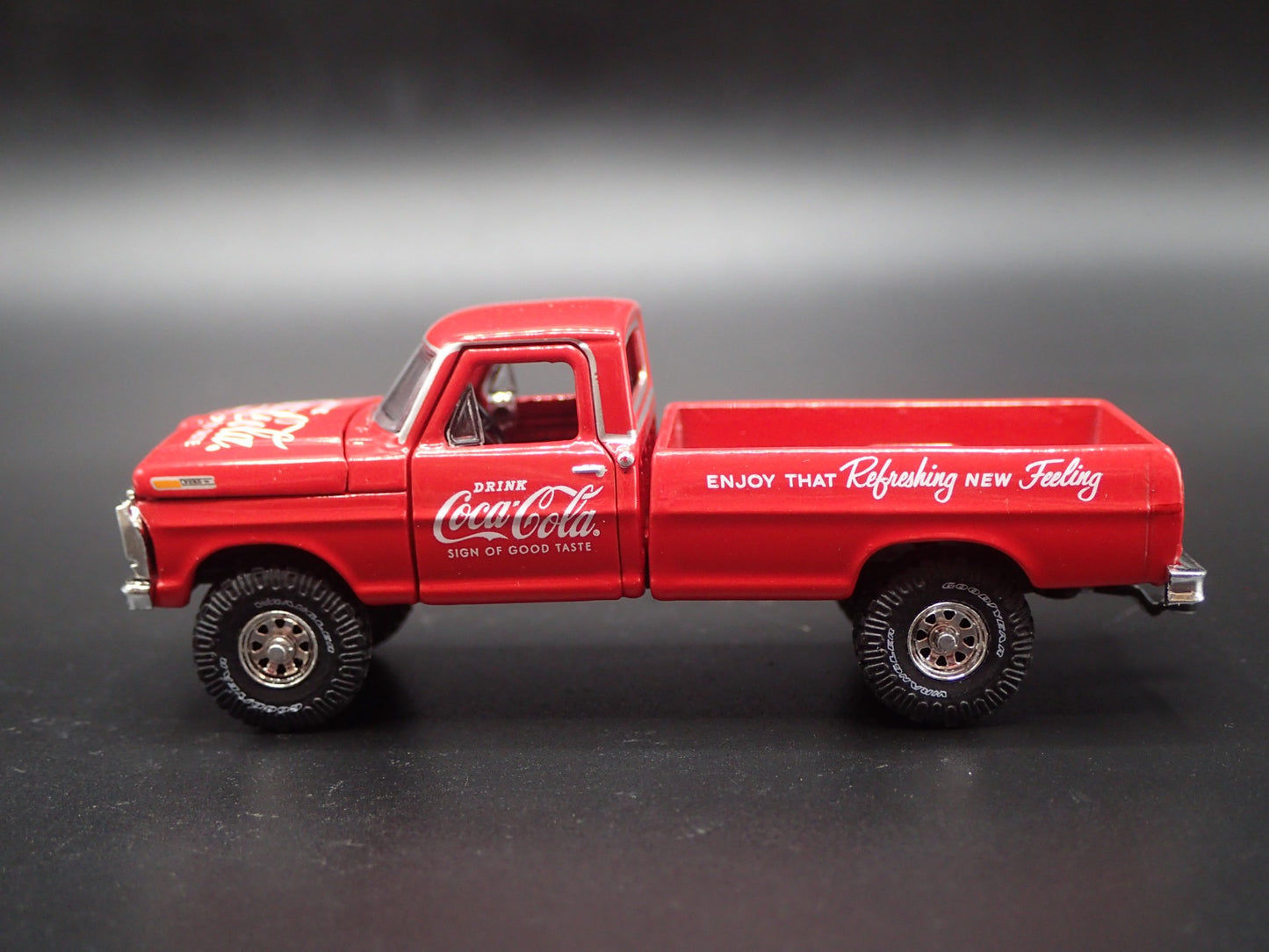 1972 FORD F250 EXPLORER 4X4 PICKUP TRUCK COCA COLA 1:64 SCALE DIECAST MODEL CAR