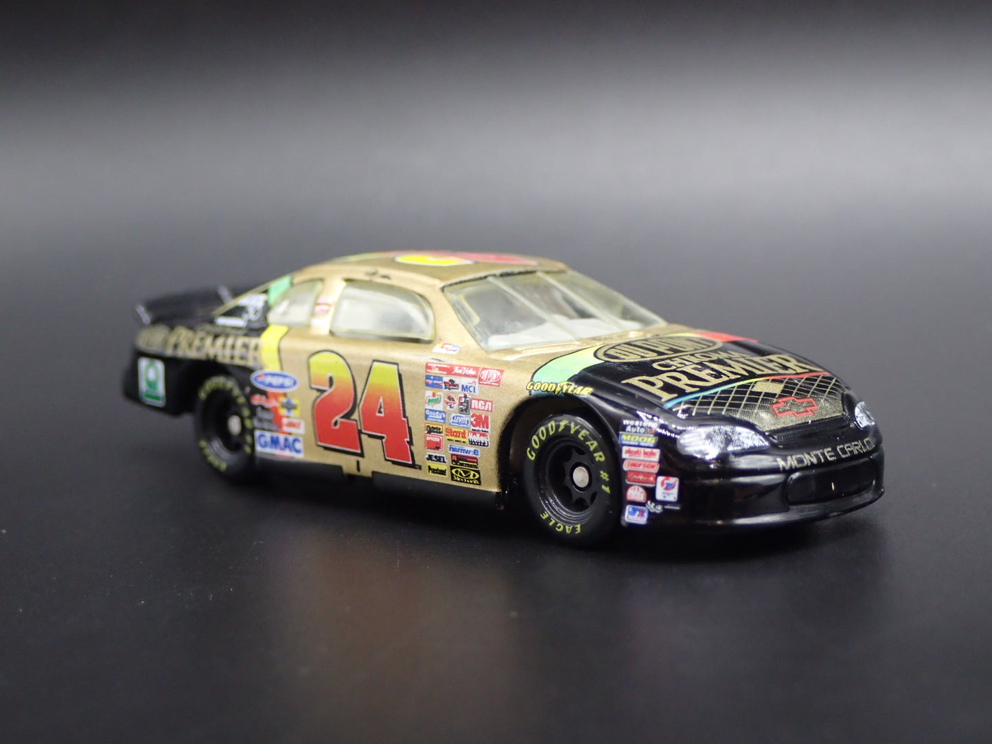 2000 CHEVY CHEVROLET MONTE CARLO JEFF GORDON NASCAR 1:64 SCALE DIECAST MODEL CAR