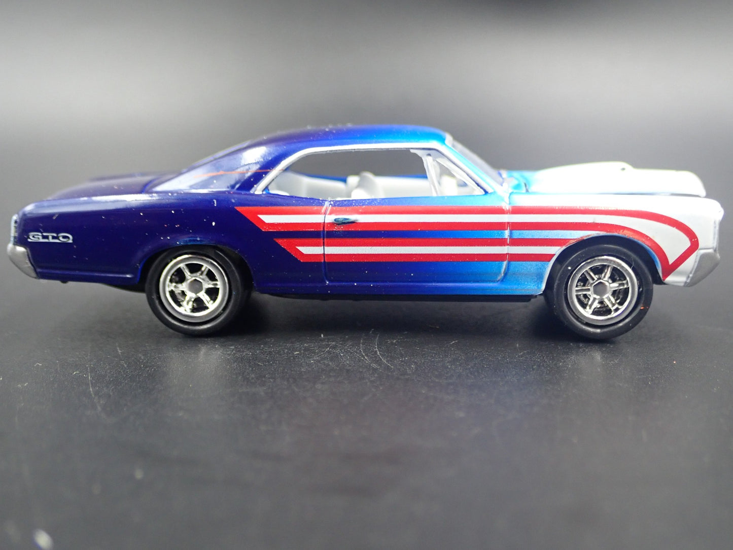 1966 66 PONTIAC GTO RARE 1/64 SCALE COLLECTIBLE DIORAMA DIECAST MODEL CAR