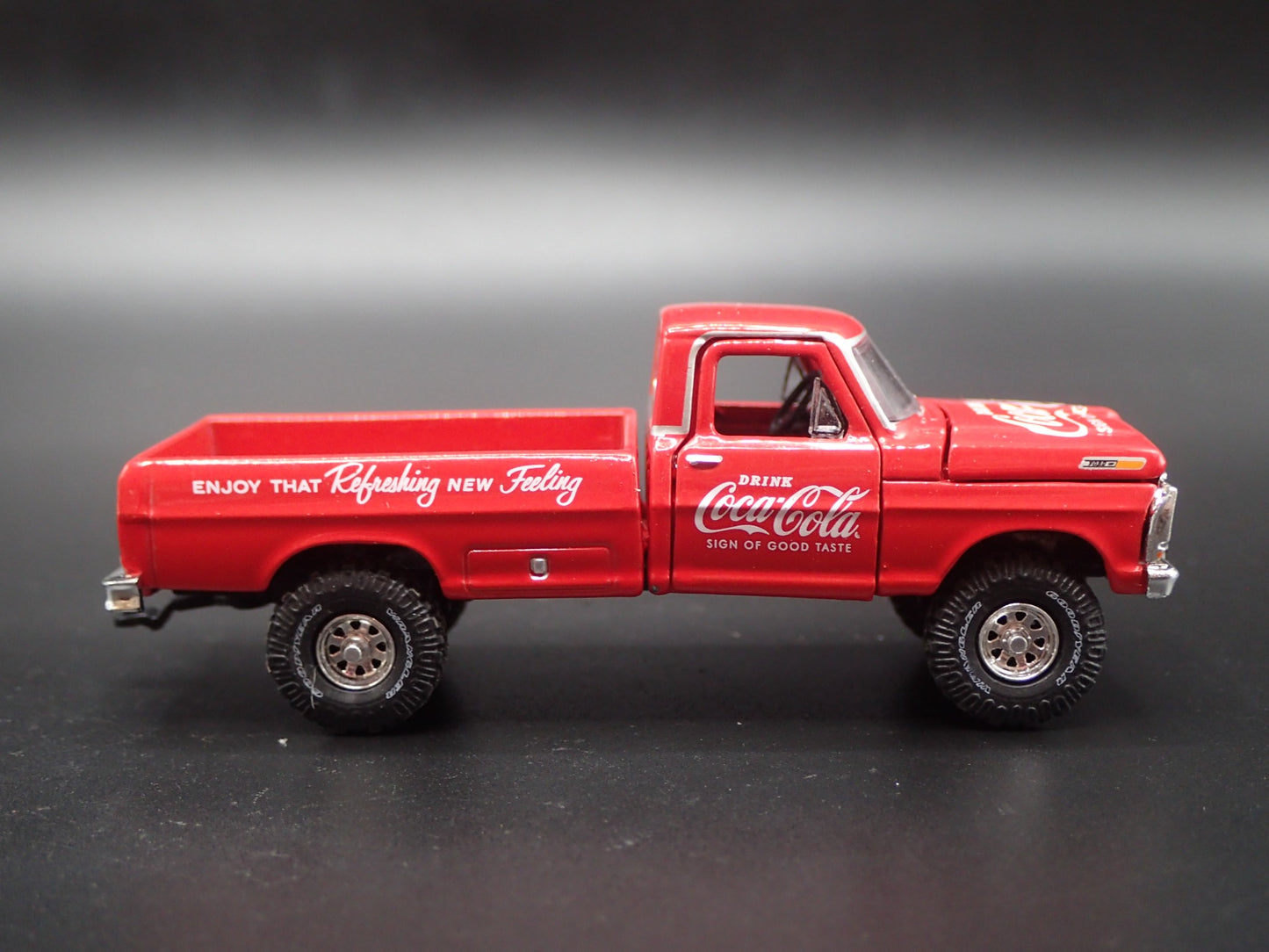 1972 FORD F250 EXPLORER 4X4 PICKUP TRUCK COCA COLA 1:64 SCALE DIECAST MODEL CAR