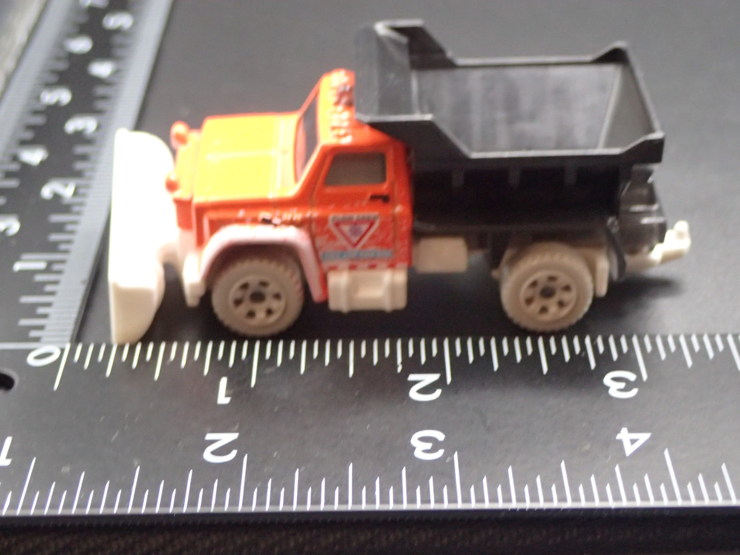 CHEVROLET TRUCK SNOW PLOW ROAD MAINTANCE W HITCH 1:64 MB SCALE DIECAST MODEL CAR