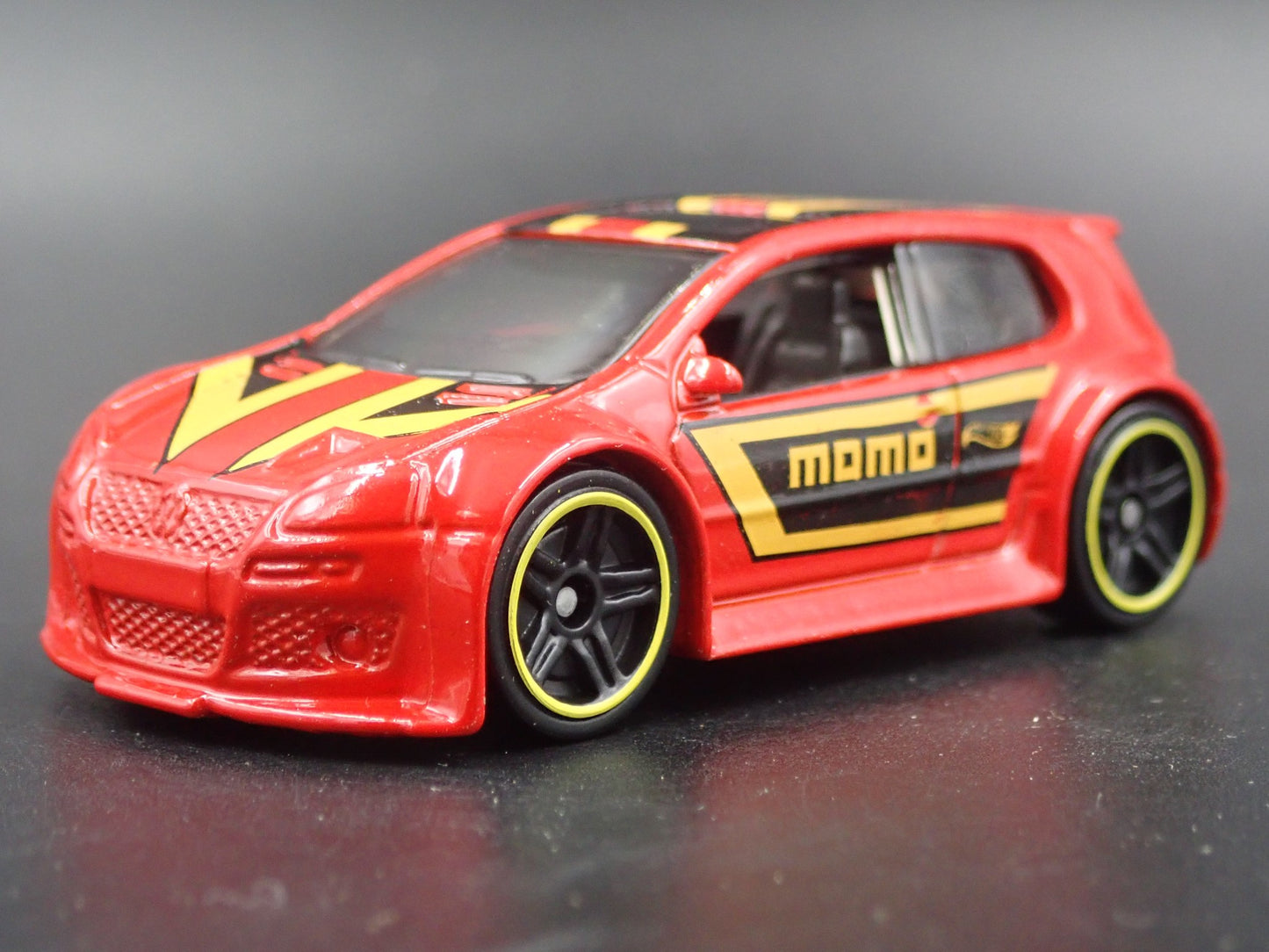 2003-2009 VW VOLKSWAGEN GOLF GTI MK5 MOMO 1:64 SCALE DIORAMA DIECAST MODEL CAR