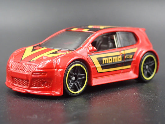 2003-2009 VW VOLKSWAGEN GOLF GTI MK5 MOMO 1:64 SCALE DIORAMA DIECAST MODEL CAR