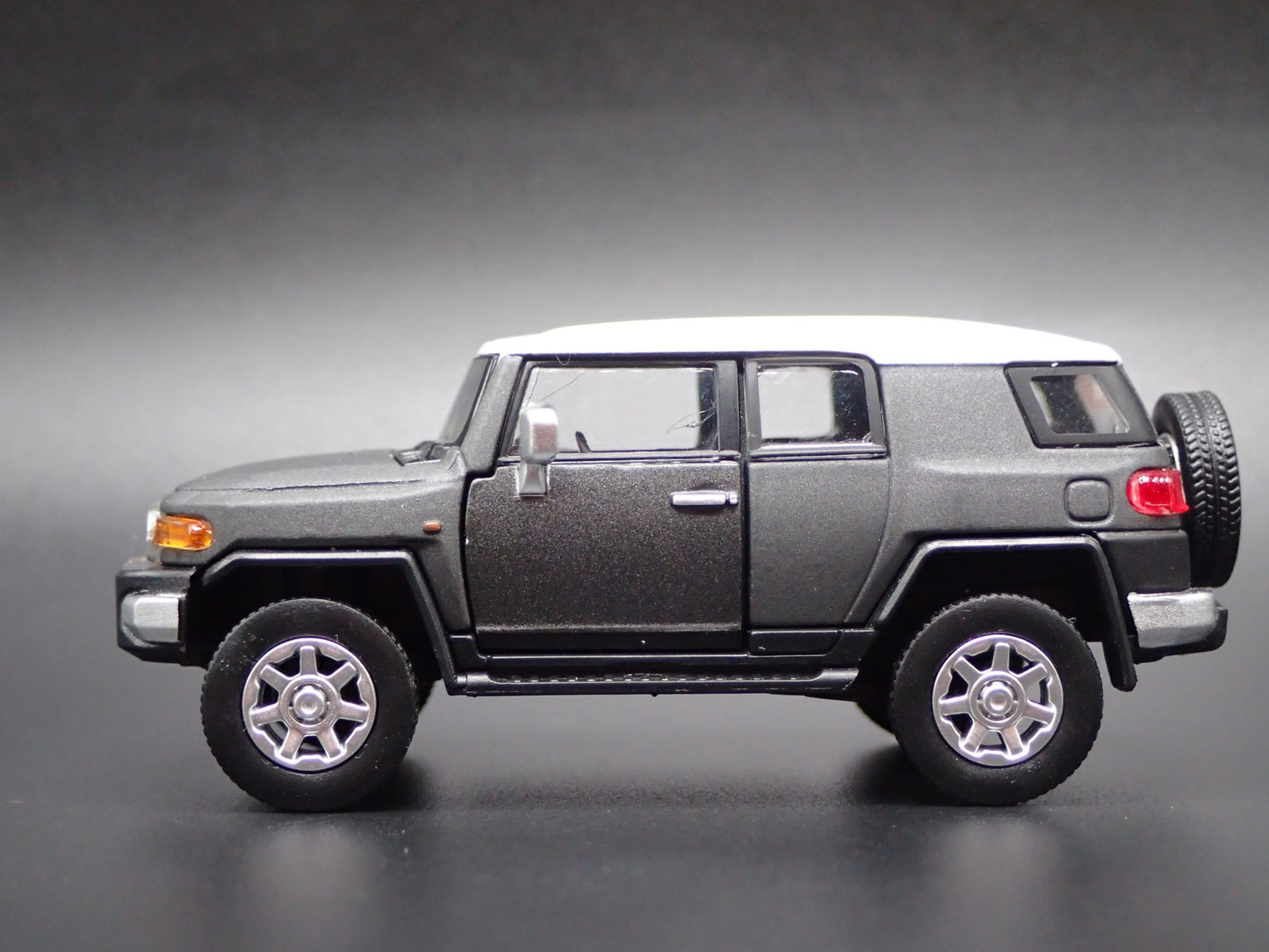 2007-2014 TOYOTA FJ CRUISER SUV  GRAY 1/64 SCALE COLLECTIBLE DIECAST MODEL CAR