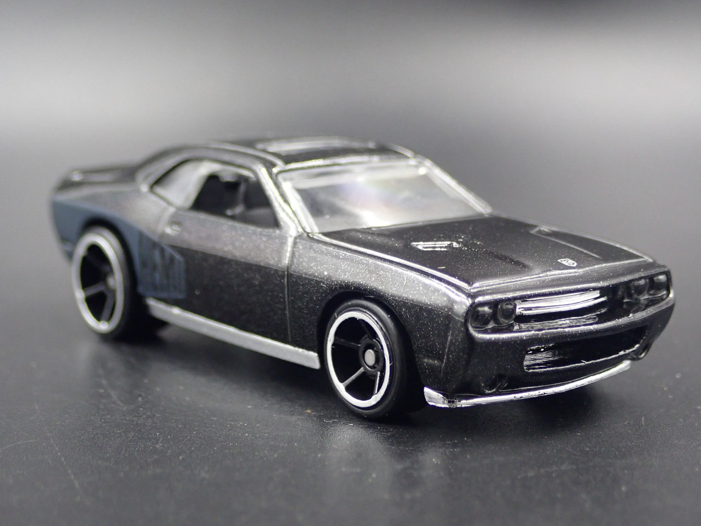 2008-2023 DODGE CHALLENGER SRT8 1/64 SCALE COLLECTIBLE DIORAMA DIECAST MODEL CAR