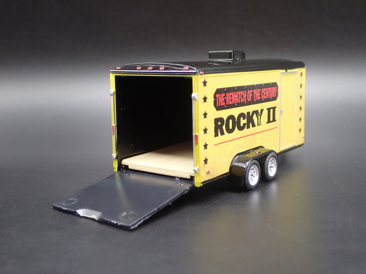 ROCKY APOLLO CREED ENCLOSED CAR HAULER TRAILER OPENING DOOR 1:64 DIORAMA MODEL