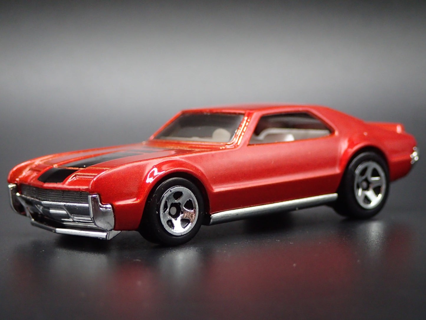 1966 66 OLDS OLDSMOBILE TORONADO CUSTOM 1/64 SCALE DIORAMA DIECAST MODEL CAR