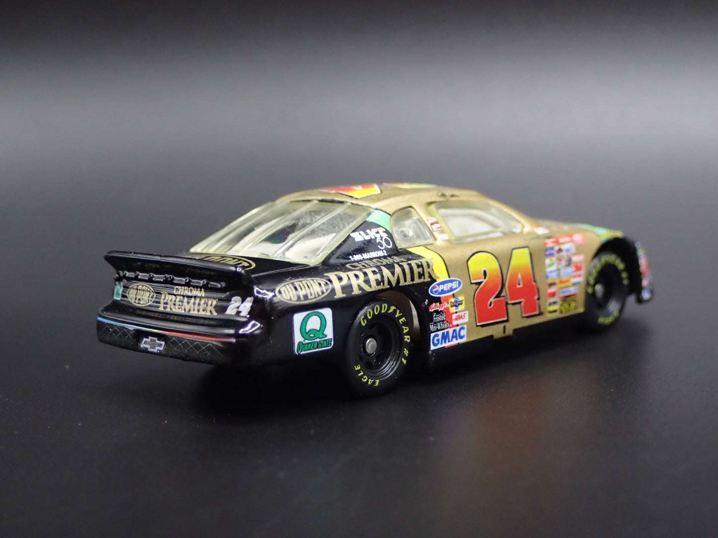 2000 CHEVY CHEVROLET MONTE CARLO JEFF GORDON NASCAR 1:64 SCALE DIECAST MODEL CAR