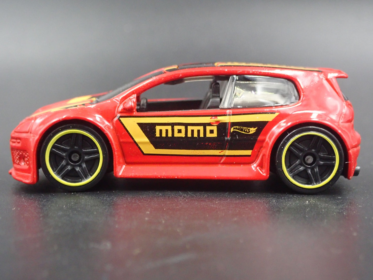 2003-2009 VW VOLKSWAGEN GOLF GTI MK5 MOMO 1:64 SCALE DIORAMA DIECAST MODEL CAR