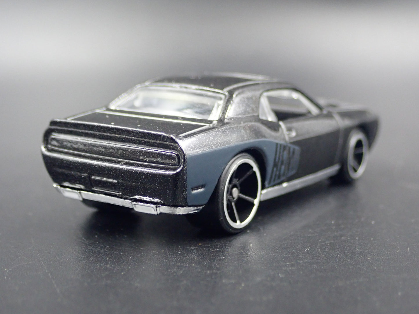 2008-2023 DODGE CHALLENGER SRT8 1/64 SCALE COLLECTIBLE DIORAMA DIECAST MODEL CAR