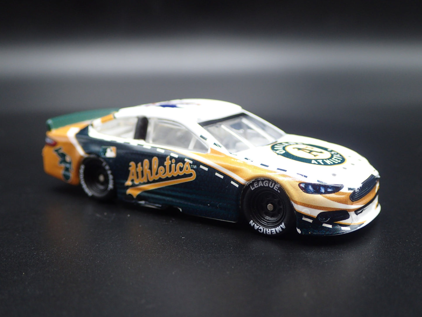 NASCAR OAKLAND ATHLETICS A'S 1:64 SCALE COLELCTIBLE DIORAMA DIECAST MODEL CAR