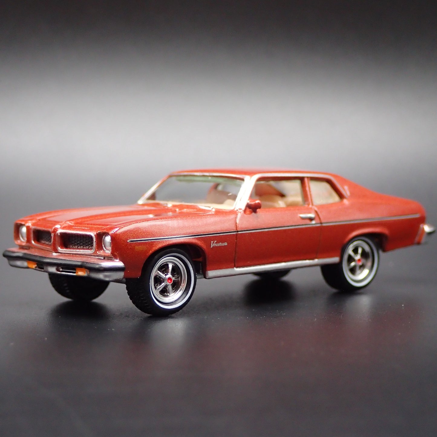 1974 74 PONTIAC VENTURA MUSCLE CAR 1:64 SCALE DIORAMA DIECAST MODEL CAR