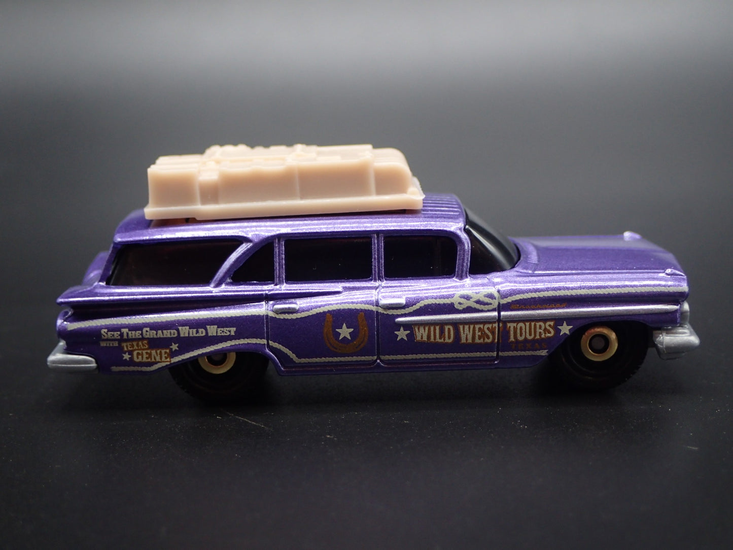 1959 59 CHEVY CHEVROLET STATION WAGON RARE 1/64 SCALE DIORAMA DIECAST MODEL CAR