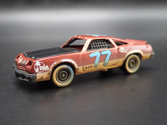 1977 77 OLDS OLDSMOBILE CUTLASS DEMOLITION DERBY 1/64 SCALE DIECAST MODEL CAR